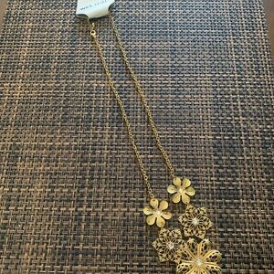 WET SEAL FLOWERS  WITH STONES NECKLACE